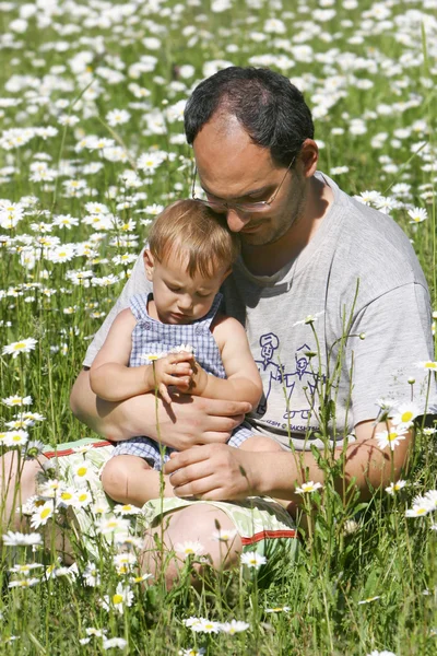 Padre e figlio ritratto all'aperto — Foto Stock