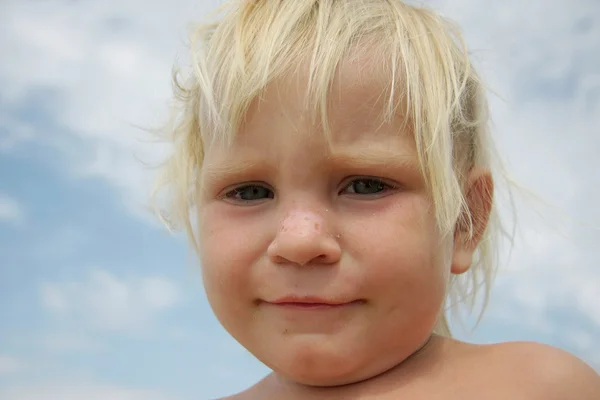 Divertido niño retrato al aire libre — Foto de Stock