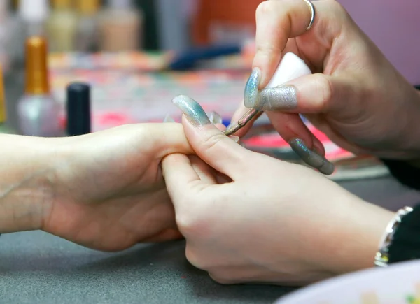 Manicure in beauty salon — Stockfoto