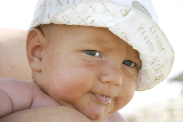 Menino em chapéu de verão — Fotografia de Stock