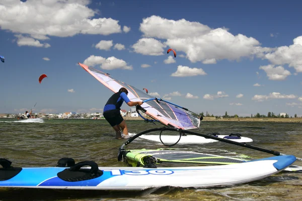 Windsurfer başlatmak için hazır — Stok fotoğraf