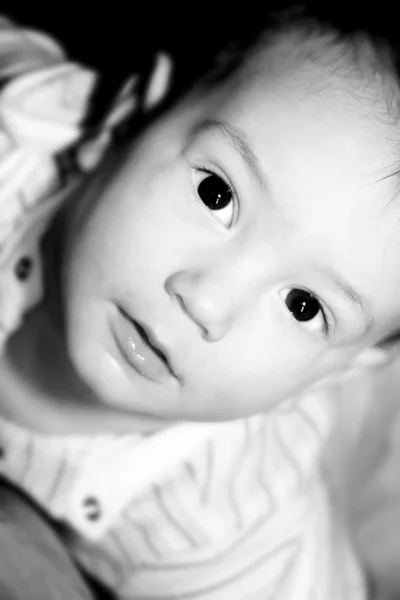 Close up portrait of boy looking up — Stock Photo, Image