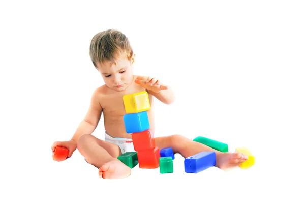 Bambino che gioca con blocchi di bulding — Foto Stock