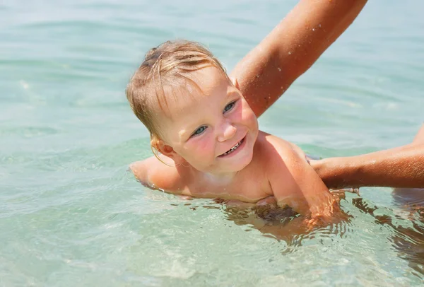 Happy baby swimming — Stock Photo, Image