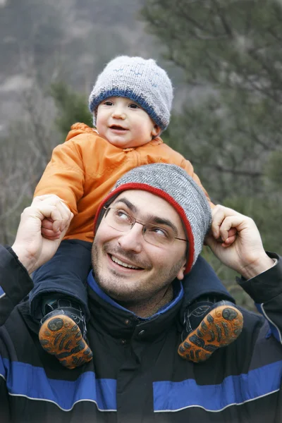 Vader en zoon outdoor portret — Stockfoto