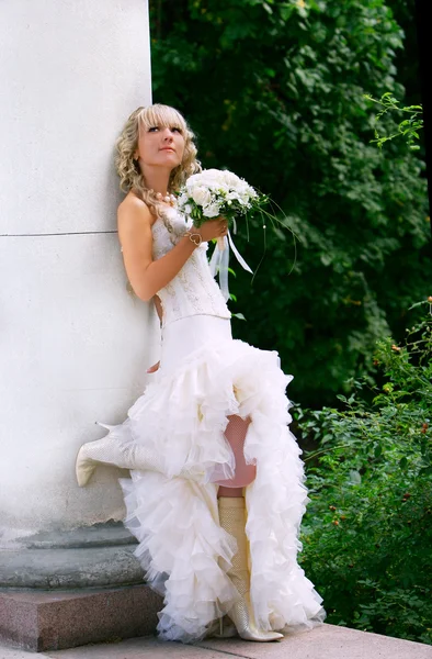 Bela noiva ao ar livre retrato — Fotografia de Stock