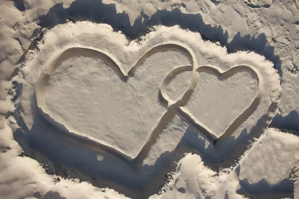 Sahilde kum iki kalp — Stok fotoğraf