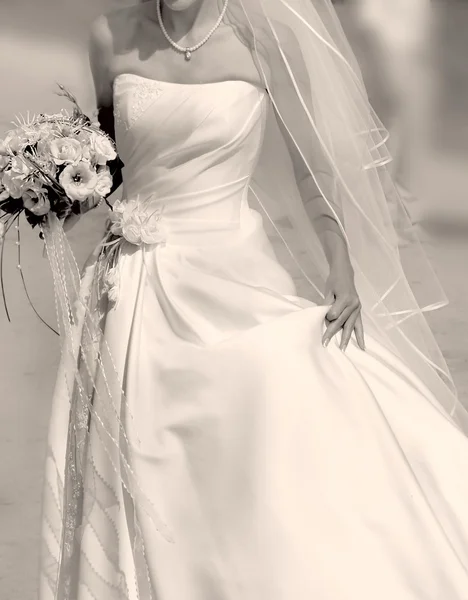 Zavřít spuštěné nevěsty s kyticí — Stock fotografie