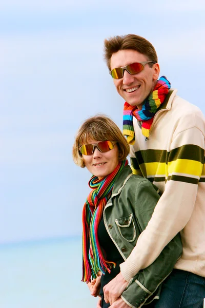 Young happy couple outdoors — Stock Photo, Image