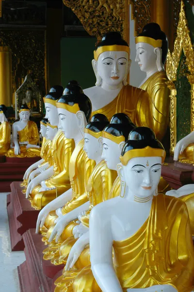 Buddha statues in a row — Stock Photo, Image