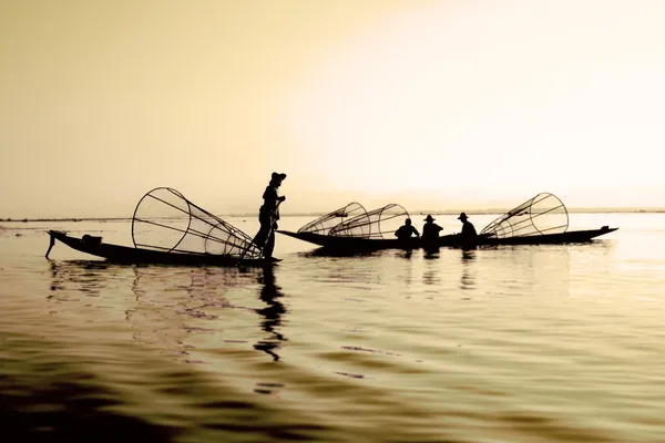 Pescadores en el agua — Foto de Stock