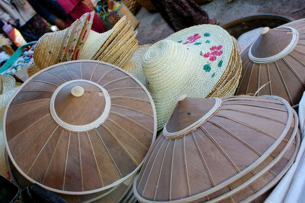 Cappelli di paglia, mercato, Myanmar — Foto Stock