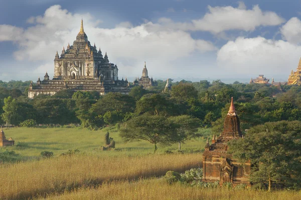 Templos de Bagan en el fondo del cielo —  Fotos de Stock