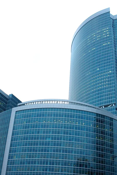 Edificio bullicio aislado sobre blanco — Foto de Stock