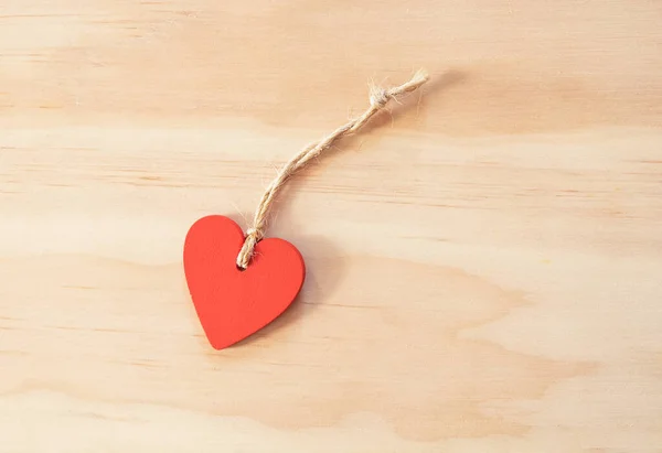 Red heart shaped tag or price label over wooden background. promo, discount or sale concept, space for text, promo or ad — Stock Photo, Image