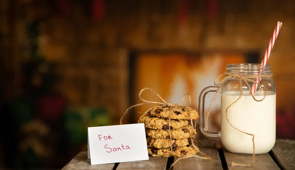 圣爪饼干和牛奶、圣诞节概念、季节性庆祝、除夕、圣诞晚会、节日家庭传统 — 图库照片