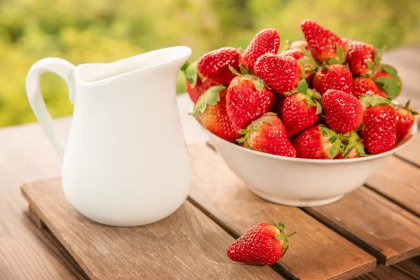 Freshly picked organic strawberry and milk on wooden table natural background, countryside, healthy eating — Stock Photo, Image