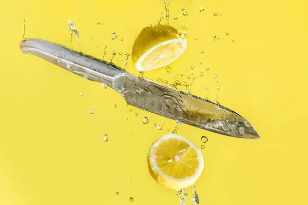 Fresh Organic Lemon Cut Knife Water Drops Isolated Bright Yellow — Stock Photo, Image