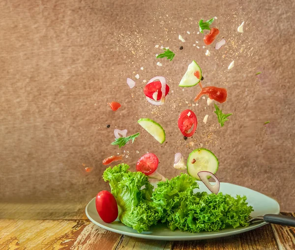 Ensalada Fresca Verduras Levitación Plato Alimentación Saludable Estilo Vida Dieta — Foto de Stock