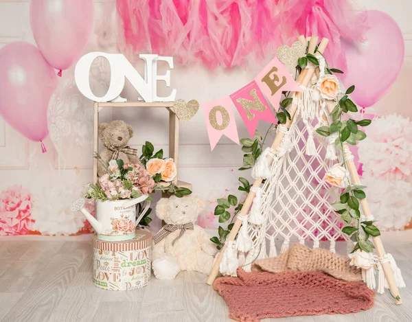 Decorazione Rosa Bianca Primo Compleanno Torta Smash Studio Servizio Fotografico — Foto Stock