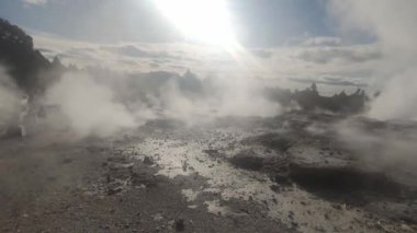 Jeotermal volkanik park, gayzerler ve sıcak akarsular, manzara manzarası, te piua ulusal parkı, rotorua, Yeni Zelanda. Yüksek kalite fotoğraf