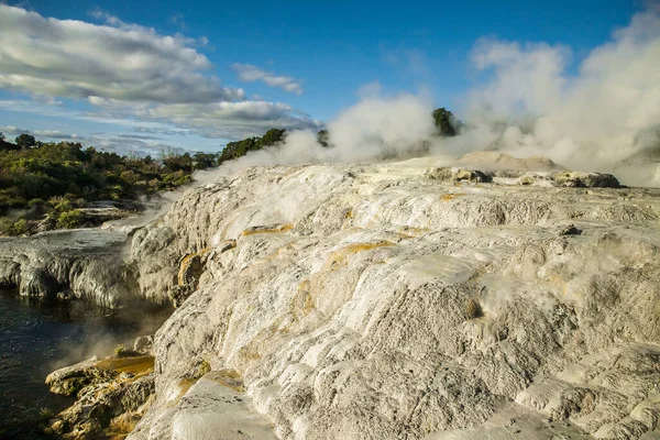 Geotermisk Vulkanisk Park Med Gejsrar Och Varma Bäckar Natursköna Landskap — Stockfoto