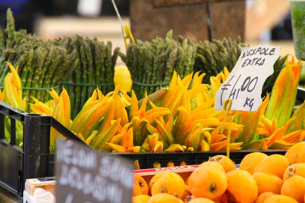Овощи на традиционном рынке в Риме Италия Стоковое Фото