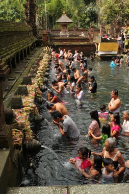 Törende siring, bali Endonezya tampak banyo ritüeli
