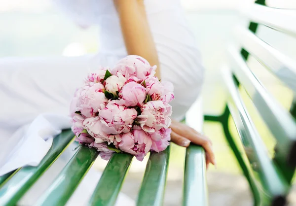 Buquê de casamento de peônias brancas — Fotografia de Stock