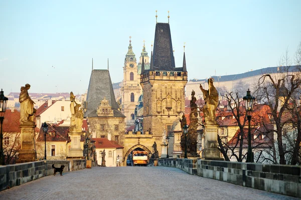 Puente de Carlos y Torre de la Ciudad Menor, Praga —  Fotos de Stock