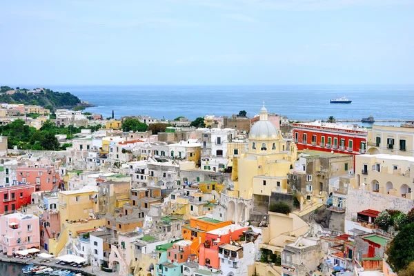 Procida ilha edifícios vista em Nápoles Golfo — Fotografia de Stock