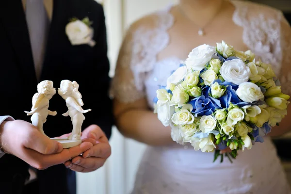 Ženich a nevěsta během svatebního obřadu — Stock fotografie