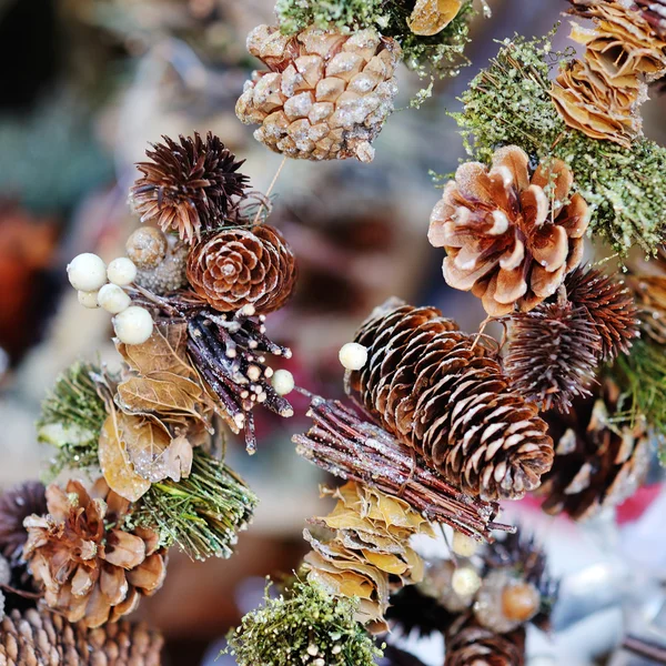 Árbol de Navidad decoración cono de pino — Foto de Stock