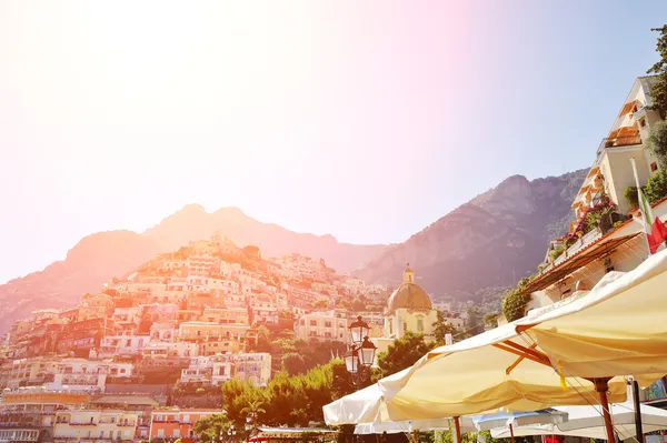 Όμορφο Positano θέα από την παραλία, στην ακτή Αμάλφι, Ιταλία — Φωτογραφία Αρχείου