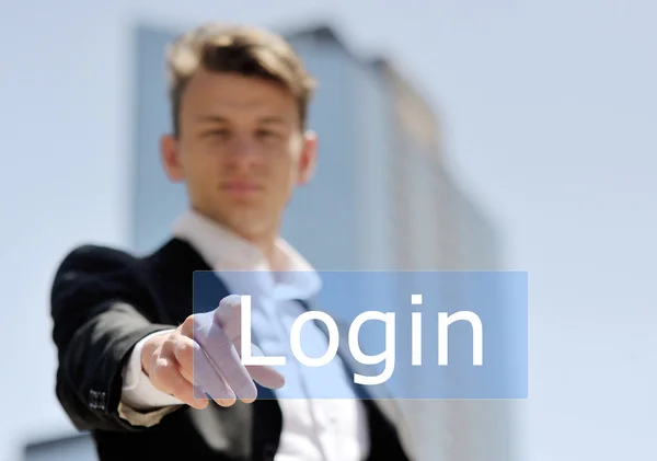 Imprenditore premere il pulsante di login virtuale — Foto Stock