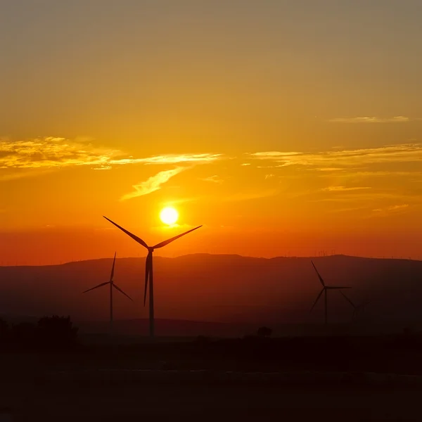 Windturbine generatoren - ecologie energiebesparing concept — Stockfoto