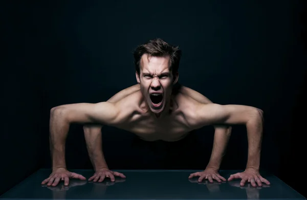 4-osobowe, zmutowane ciała ludzkiego, krzyki — Zdjęcie stockowe