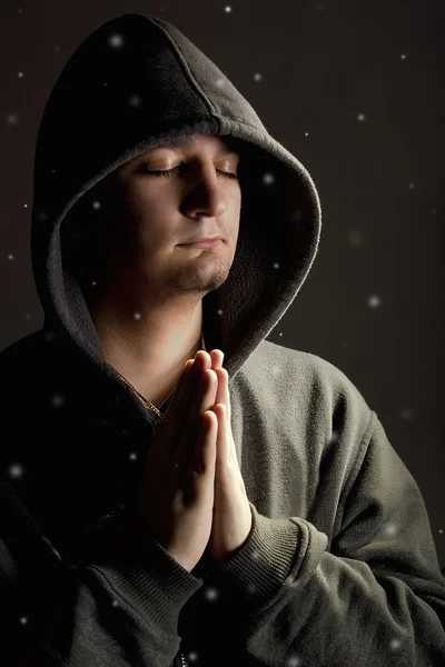 Man praying in the snowing — Stock Photo, Image