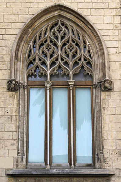 Вікно готик Каталанська — стокове фото