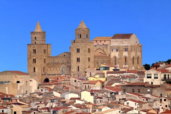 Cefalu dále — Stock fotografie