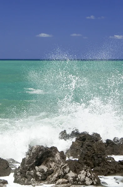 Waves breaking — Stock Photo, Image