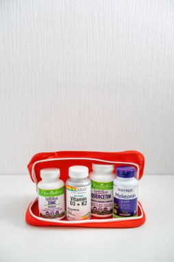 Erken Tedaviyi Önleme İlaçları, COVID-19 İkincil Terapisi. Quercetin, Zinc, Vitamin D3 ve K2, Melatonin Bağışıklık Sistemi destekleyici ilaçlar. Kropivnitskiy, Ukrayna, 29 Haziran 2021