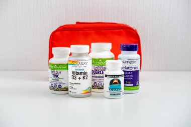 Erken Tedaviyi Önleme İlaçları, COVID-19 İkincil Terapisi. Quercetin, Zinc, Vitamin D3 ve K2, Melatonin Bağışıklık Sistemi destekleyici ilaçlar. Kropivnitskiy, Ukrayna, 29 Haziran 2021