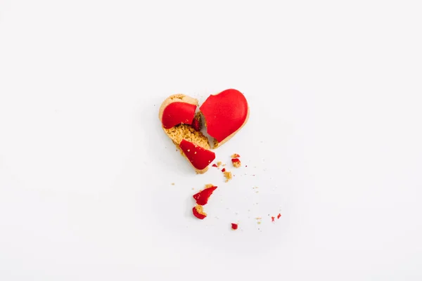 Soledad, Corazón roto, Divorcio, ruptura de pareja y relación concepto de ruptura familiar con rojo Galletas en forma de corazón roto en la mesa. — Foto de Stock