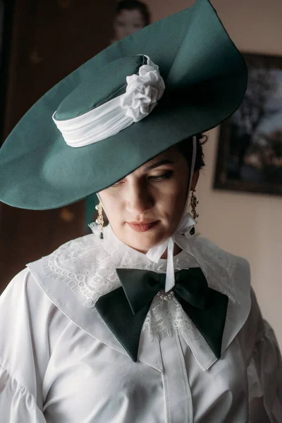 Portrait Beautiful Woman Green Vintage Hat Veil 1800S Early 1900S — Stock Photo, Image