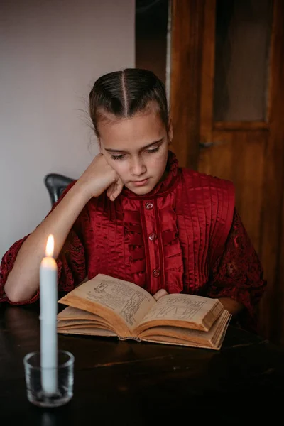 Porträt Eines Mädchens Roten Vintage Kleid Edwardische Viktorianische Epoche 1800Er — Stockfoto