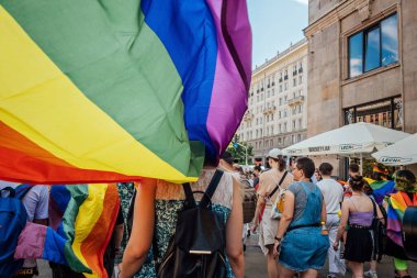 LGBT geçit töreni, Varşova 'da gurur ayı. Polonyalı ve Ukraynalı aktivistler LGBTQ hakları, Eşitlik Yürüyüşü için yürüdüler. Varşova, Polonya, 25 Haziran 2022.