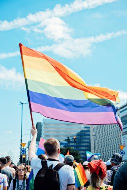 LGBT geçit töreni, Varşova 'da gurur ayı. Polonyalı ve Ukraynalı aktivistler LGBTQ hakları, Eşitlik Yürüyüşü için yürüdüler. Varşova, Polonya, 25 Haziran 2022.