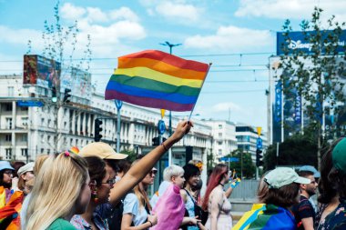 LGBT geçit töreni, Varşova 'da gurur ayı. Polonyalı ve Ukraynalı aktivistler LGBTQ hakları, Eşitlik Yürüyüşü için yürüdüler. Varşova, Polonya, 25 Haziran 2022.