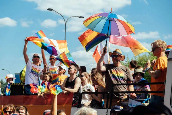 Lgbt游行 骄傲月在华沙 波兰和乌克兰活动分子游行争取Lgbtq权利 平等游行 2022年6月25日 波兰华沙 — 图库照片